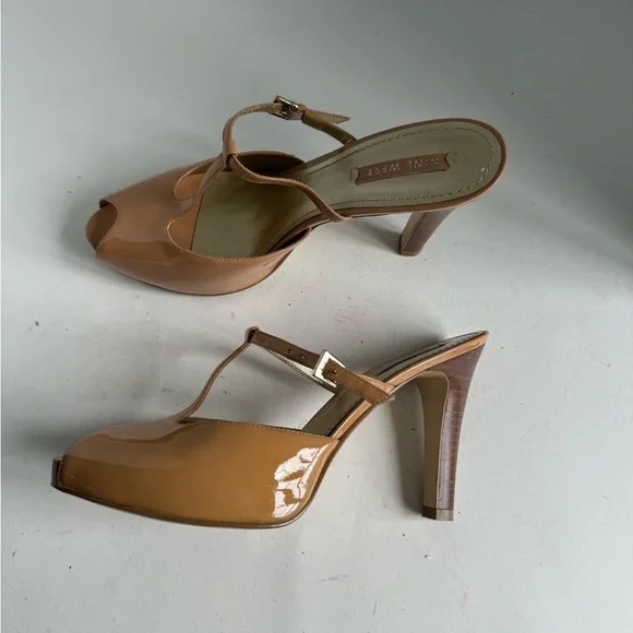 Nine West women's patent leather T Strap peep-toe sandals in beige size 10 - Picture 4 of 12
